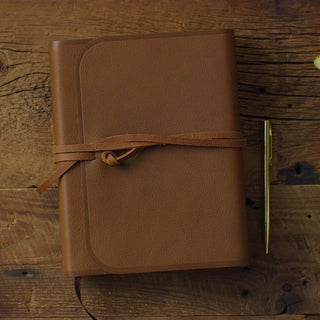 ESV Single Column Journaling Bible (Natural Leather, Brown, Flap with Strap)