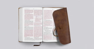 ESV Thinline Bible, Red Letter (Natural Leather, Brown, Flap with Strap): Holy Bible, English Standard Version