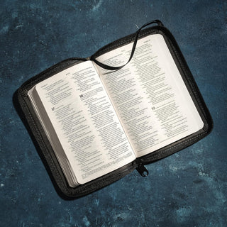 NLT Compact Zipper Bible, Filament Enabled (LeatherLike, Charcoal Patch, Red Letter)